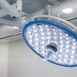 Lampes d’examen halogènes vs LED : quelle est la meilleure option pour votre cabinet ?