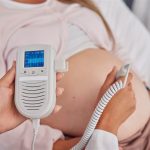 Prévenir les risques à la naissance : Comment les moniteurs fœtaux et cardiotocographes sauvent des vies