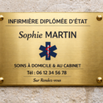 Que mettre sur sa plaque professionnelle pour infirmière ?